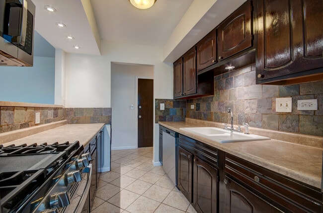 Photo - 2210 Country Club Dr