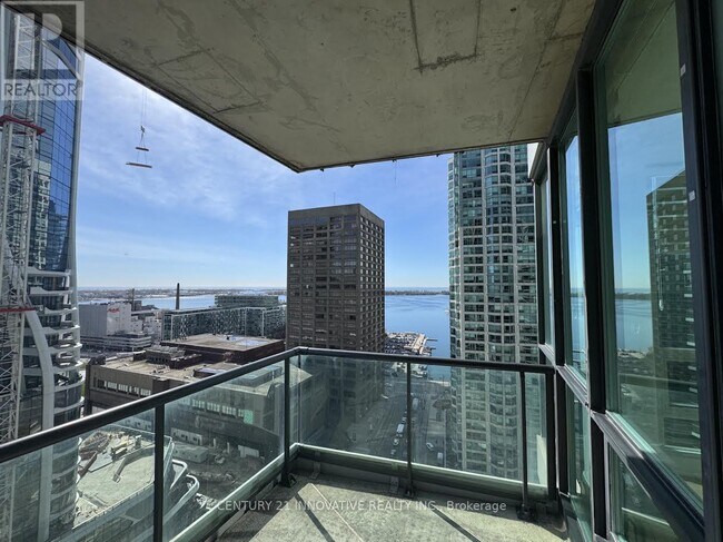 Photo - 16 Yonge St Unité 2209