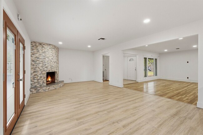 Photo - 1219 Wisterwood Dr