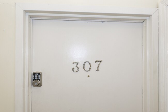 Photo - 350 King St Unit 307