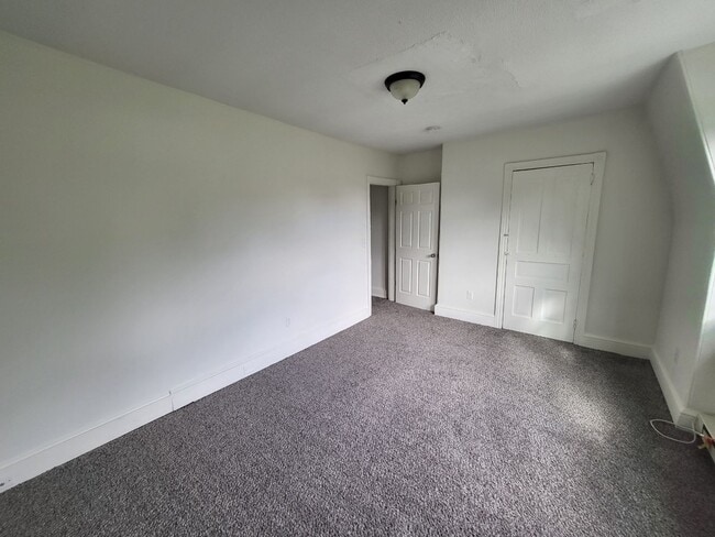 Building Photo - 1010 W Main St Unit 3