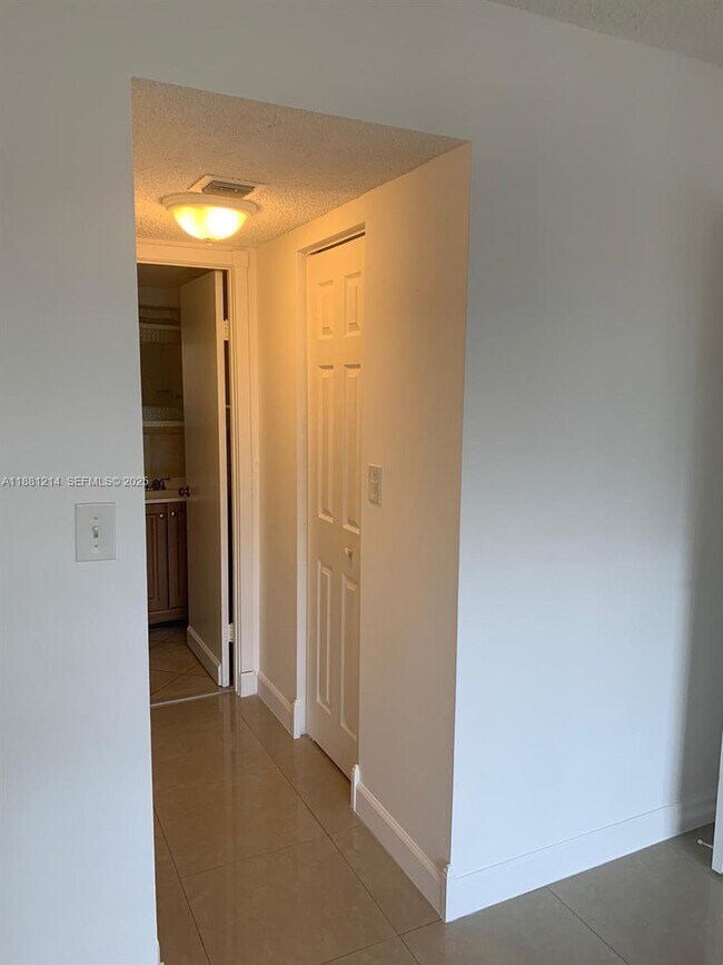 Photo - 2025 NE 164th St Unit 219