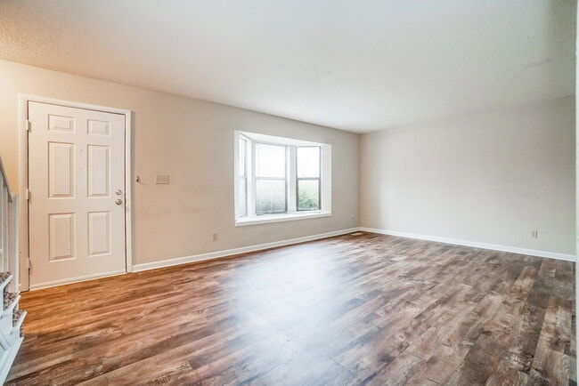 Photo - 2672 Lynnmore Dr