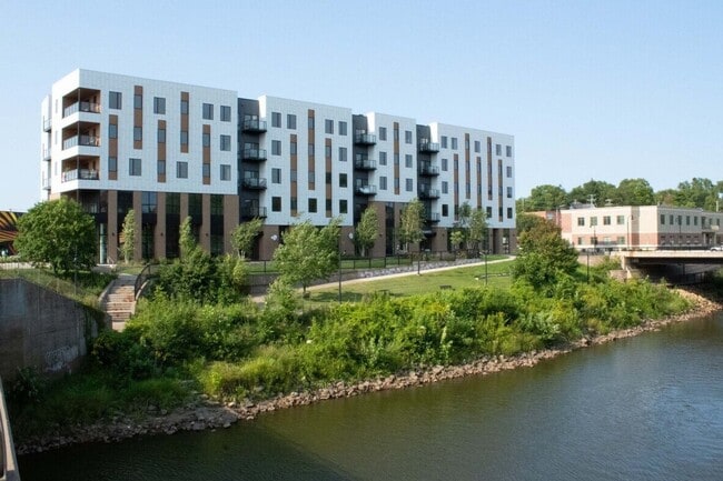 Building Photo - Andante