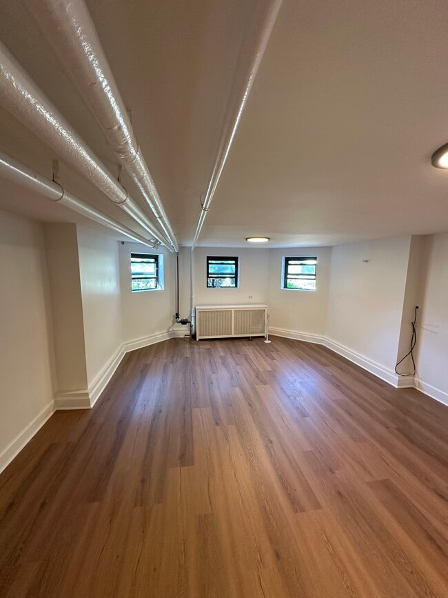Building Photo - 3739 N Lawndale Ave Unit Garden