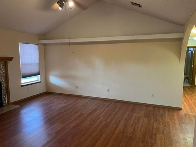 Photo - Lovely 3 Bedroom 2 bathroom home with pool