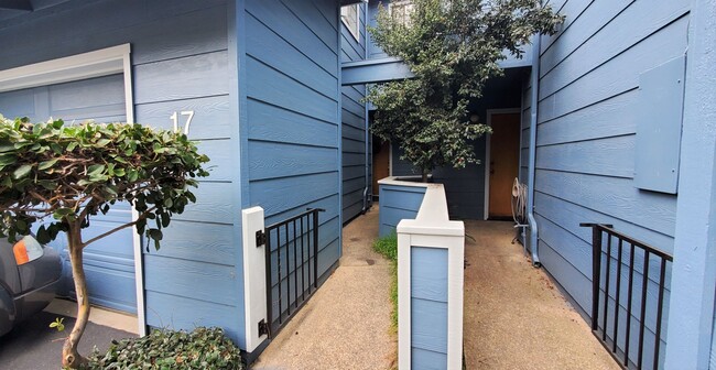 Photo - 2225 Exposition Dr