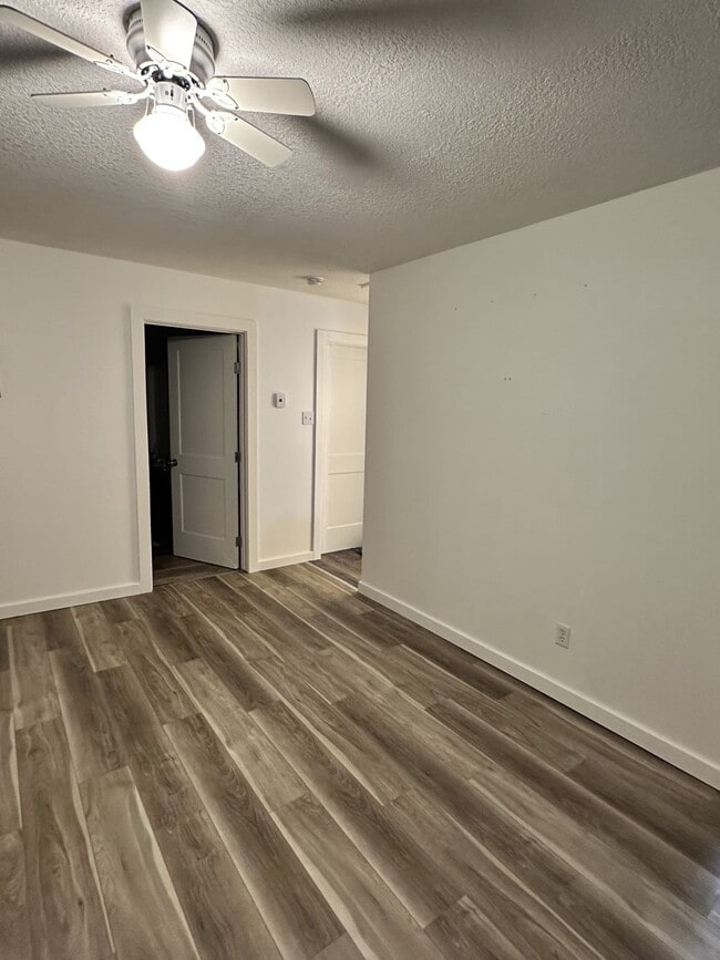 9629-9615 15 St Unit 4