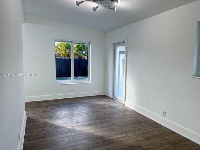 Photo - 10090 W Fern St