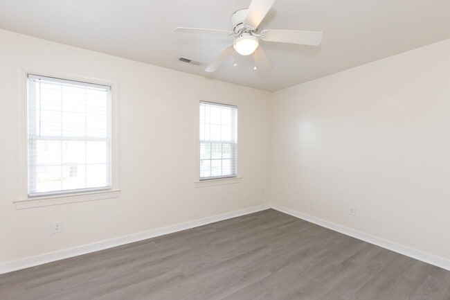 Photo - 304 Bridgewood Dr