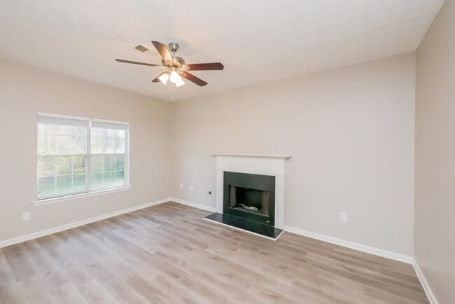 Photo - 409 Grove Park Dr