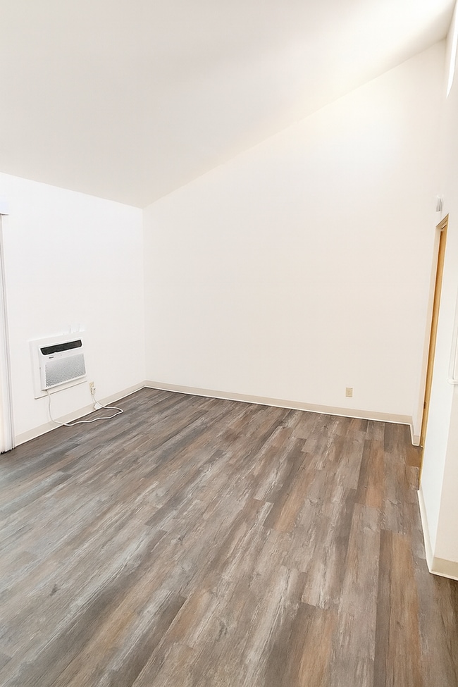 Photo - Great Studio unit and great location!