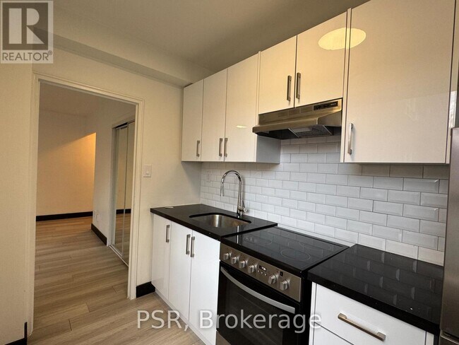 Photo - 600 Eglinton Ave E Unit 105