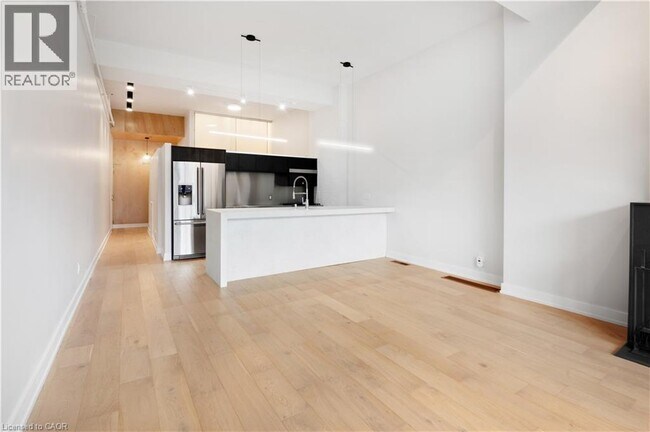 Photo - 676 Richmond St W Unité 105