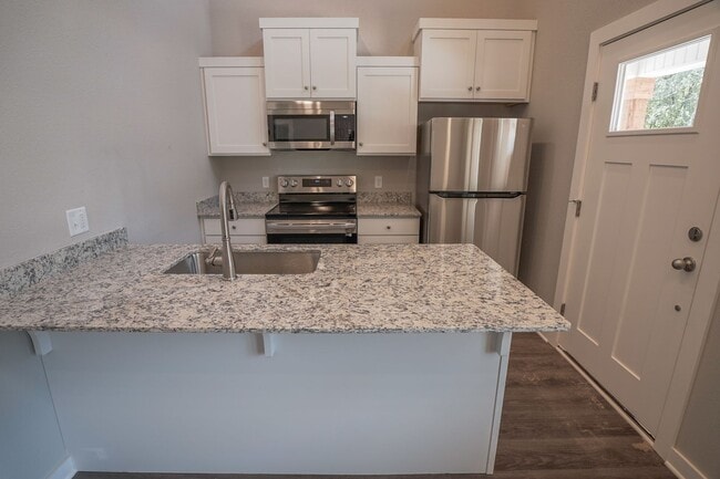640 N Honey Locust Bnd