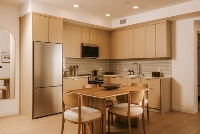 Santa Monica Collection - 1430 Lincoln