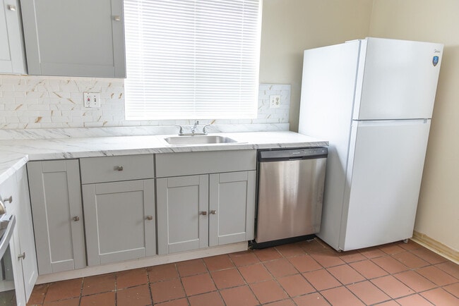 Photo - 6 Cloverdale Ave Unit Spacious 2 bedrooms