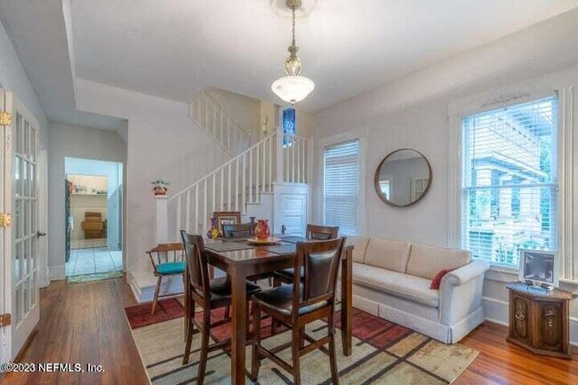 Photo - 440 E 6th St