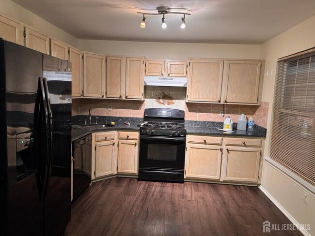 Photo - 421 Plymouth Rd