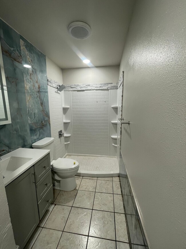 Photo - 138 Admiral Cir Unit B