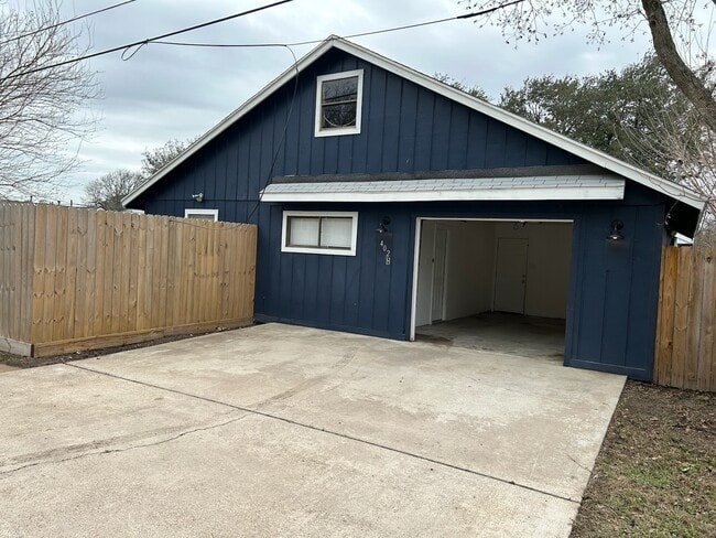 Building Photo - 402 17th St N Rental