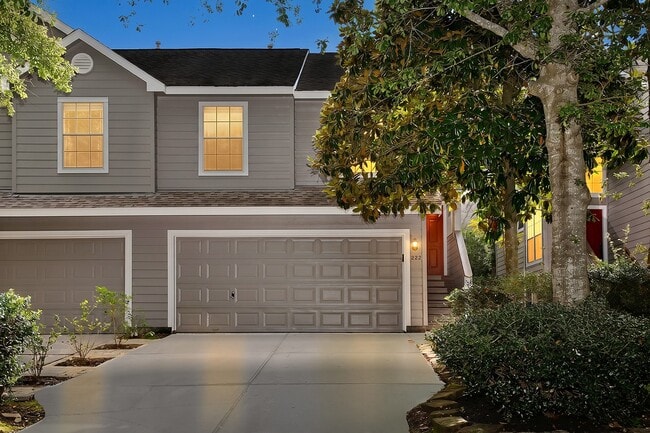 Building Photo - 222 Blushwood Pl