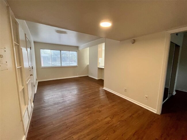 Photo - 3304 Red River St Unit 101