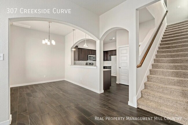 Photo - 307 Creekside Curve