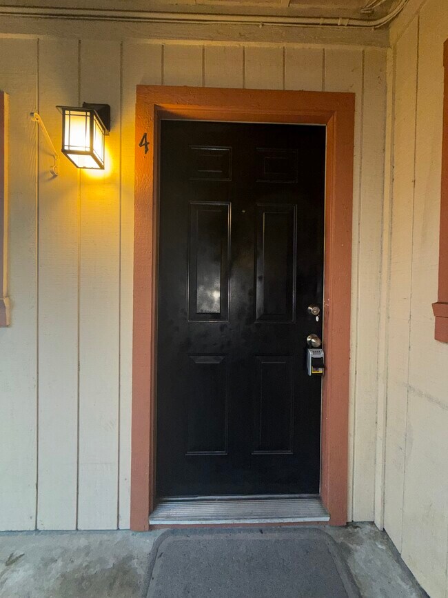 Photo - 709 W 26th St Unit 4