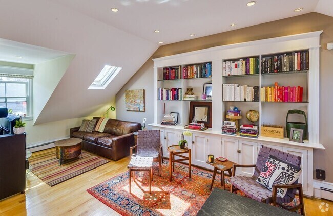 Building Photo - 2 Milford St Unit 2 Rental