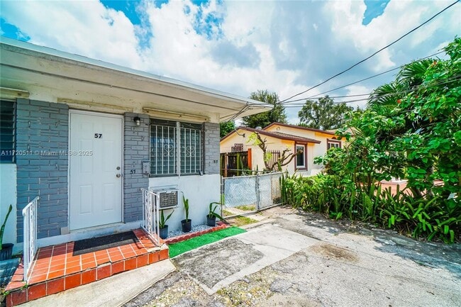 Building Photo - 57 SW 51st Ct Unit 4-4 Rental
