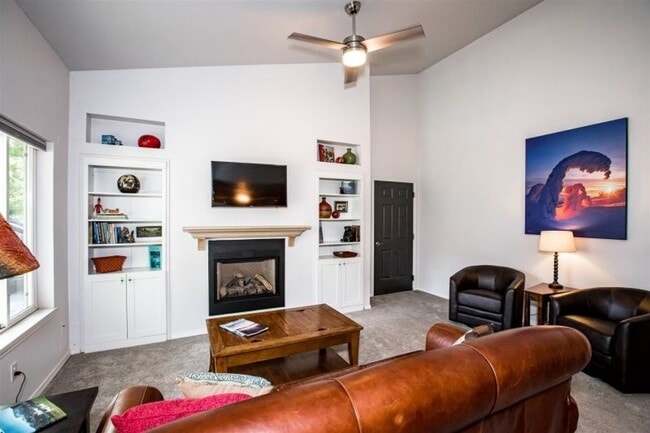 Photo - 2 bedroom Townhome close to Whitefish Lake...