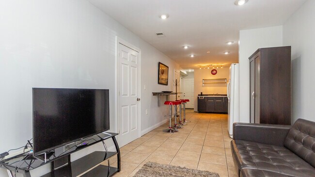 Photo - 3227 W Beach Ave Unidad G