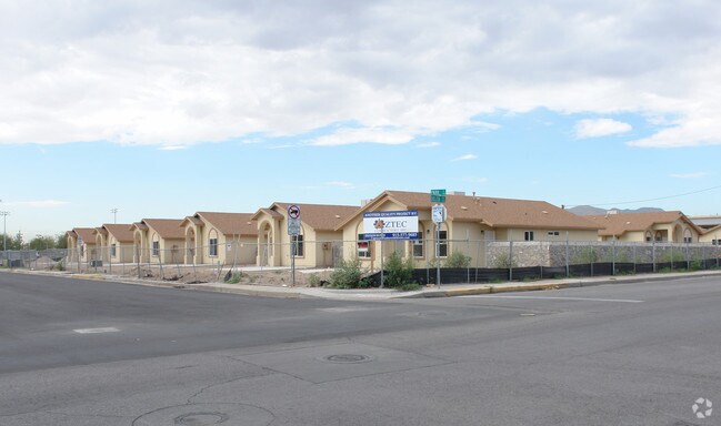 Photo - 401-421 Park St