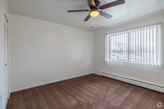 1BD, 1BA - 700SF - Primary Bedroom