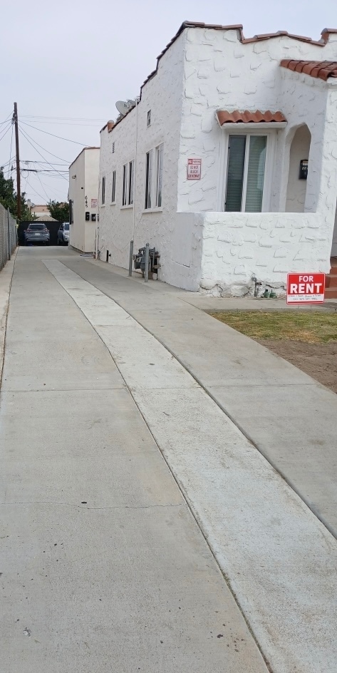 Photo - 647 W 112th St