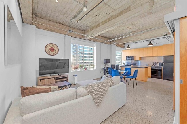 Building Photo - 710 Colorado St Unit 8C