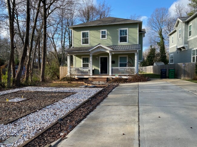 Building Photo - 1011 Everett Pl