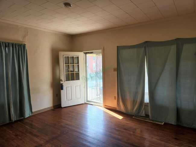 Photo - 145 Virginia St