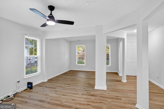 1308 Gates Cir SE