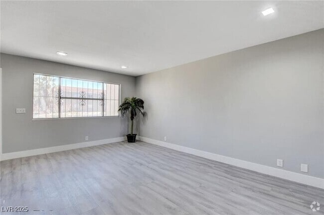 Building Photo - 1276 E Hacienda Ave Unit B Rental