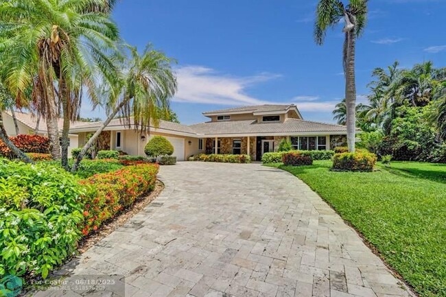 Building Photo - 2527 Lakes Dr Rental