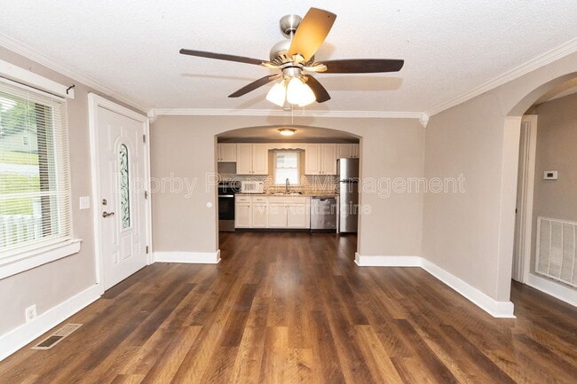 Photo - 403 Warren St