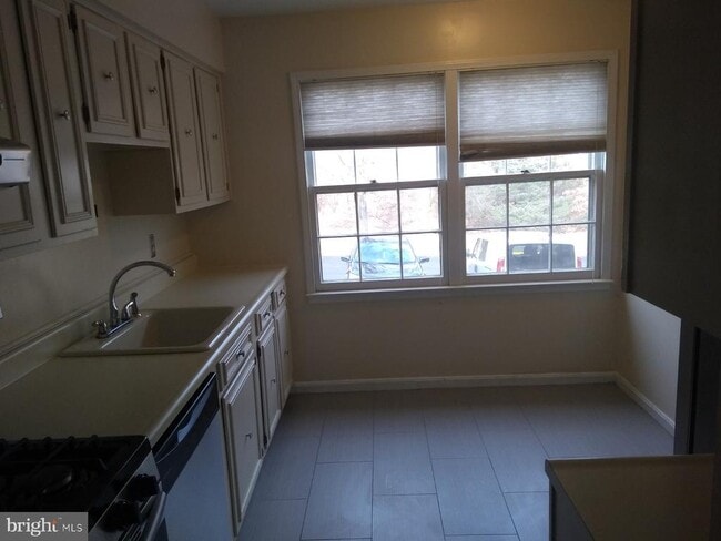 Photo - 2055 Pilgrim Dr