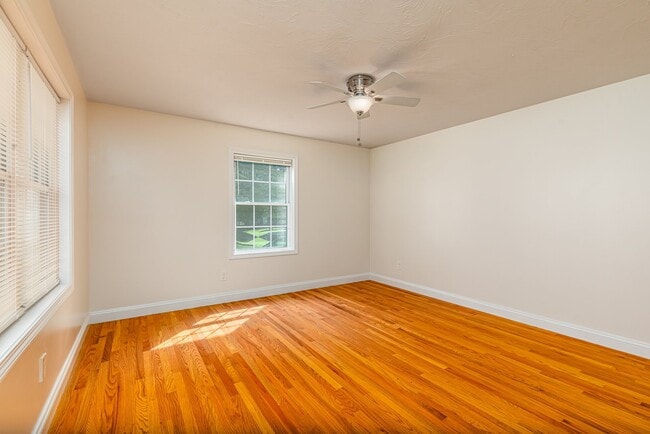 12 Woodbury Ct