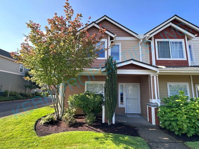 Building Photo - Charming 2-Bed Townhouse Retreat with 2.5 ...