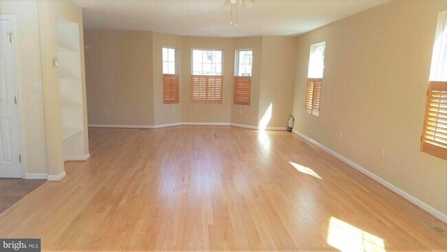 Photo - 3562 Edgemont St