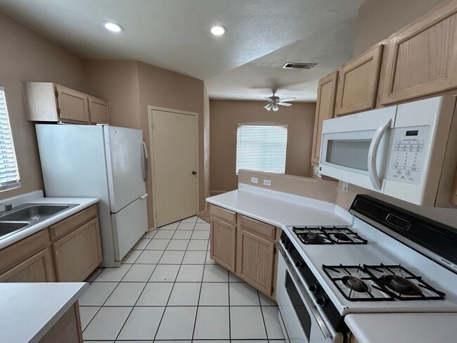 Photo - 1-Bed 1-Bath Condo in Guard Gated Community! Unidad 2047