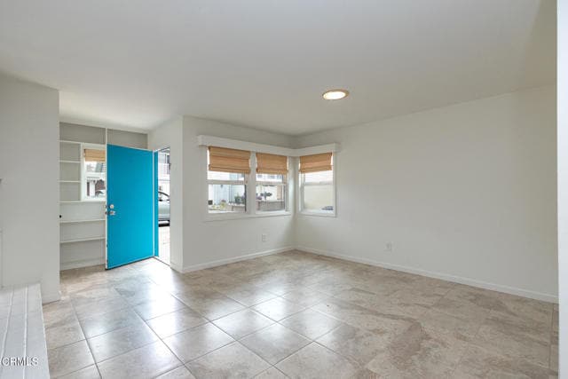 136 Oxnard Ave