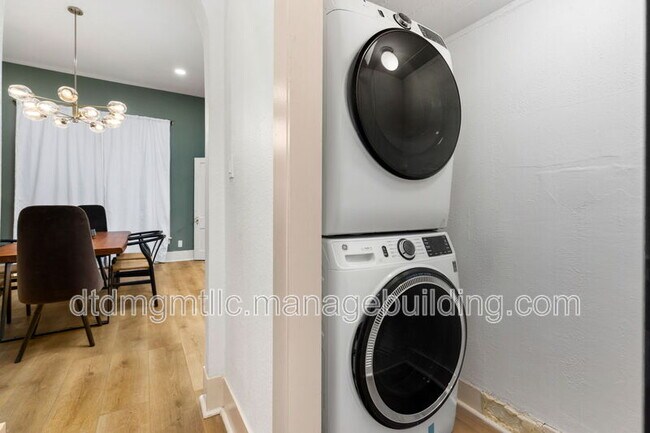 Photo - 110 E Craig Pl Unit 1